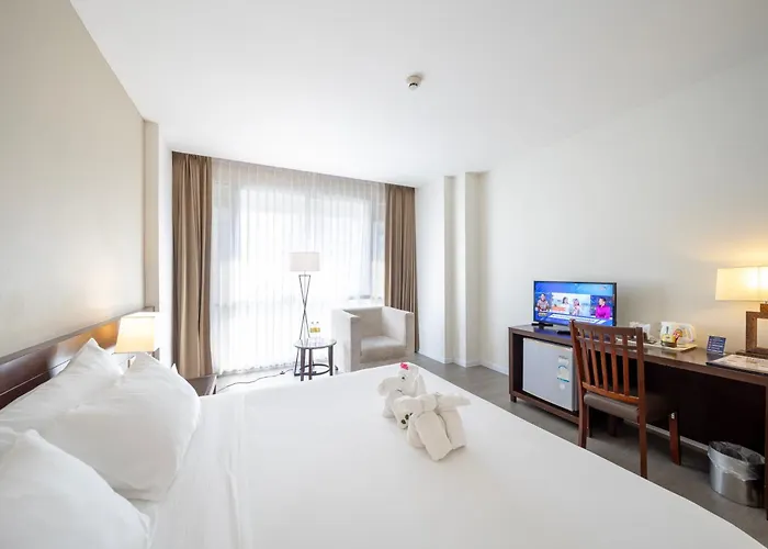 Golden Crown Grand Hotel